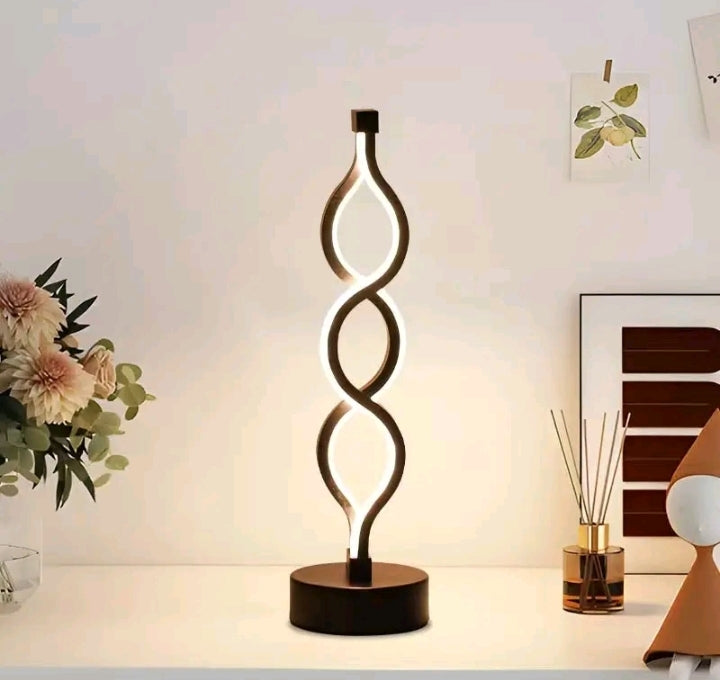 Lâmpada de mesa USB com luz de três tons.
Funções: Lâmpada ambiente, lâmpada de mesa de bar, luz noturna (plug-in para sala de estar e de cabeceira)