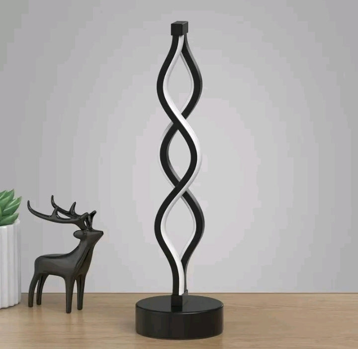 Lâmpada de mesa USB com luz de três tons.
Funções: Lâmpada ambiente, lâmpada de mesa de bar, luz noturna (plug-in para sala de estar e de cabeceira)